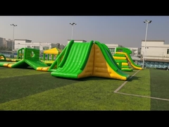 الحديقة المائية العملاقة في الهواء الطلق نفخ مخصص الحجم CE UL SGS ألعاب مائية محكمة الغلق للبيع