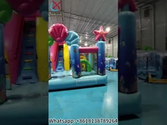 منزل مُنفخ بحر مع شرائح مُنسَجَلة للطفلين
