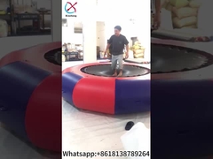 ألعاب مائية قابلة للنفخ ترامبولين عائم على الماء قابل للنفخ مع مضخة